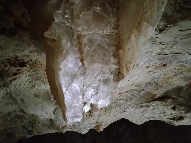 Imagen de portada del artículo: La Mora Encantada: el cristal que iluminó Roma desde las entrañas de Cuenca