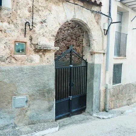 Imagen de portada del artículo: El arco de la sinagoga de Cañete